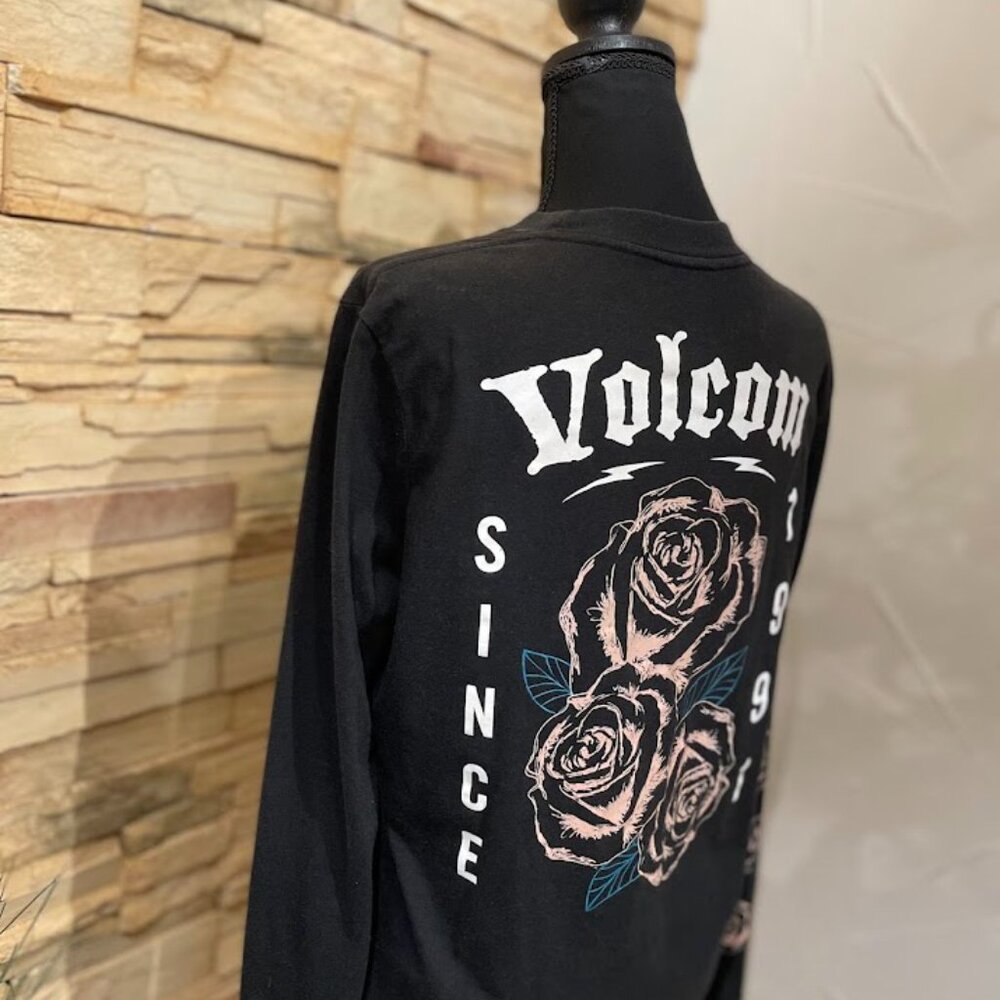 Volcom Long Sleeved Rose Tee "Since 1991" Size M, Great Condition!